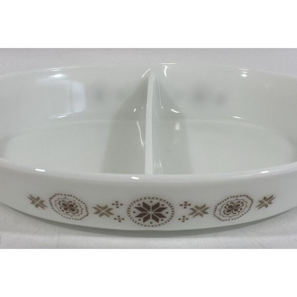 Vintage Pyrex Town and Country 1.5-quart oval divided casserole dish Brown - Picture 4 of 7
